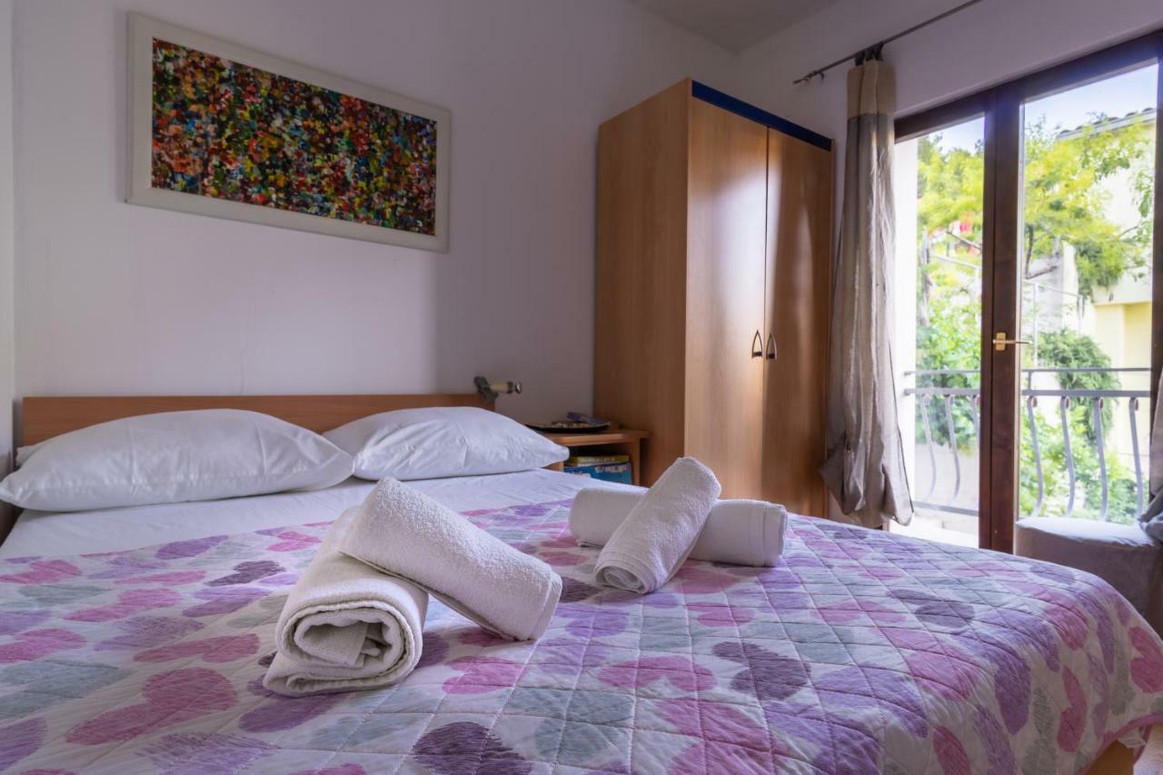 Apartment Orange Klis Bagian luar foto