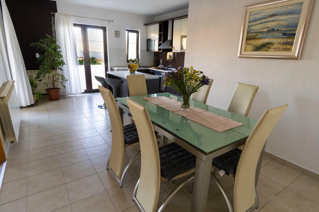 Apartment Orange Klis Bagian luar foto