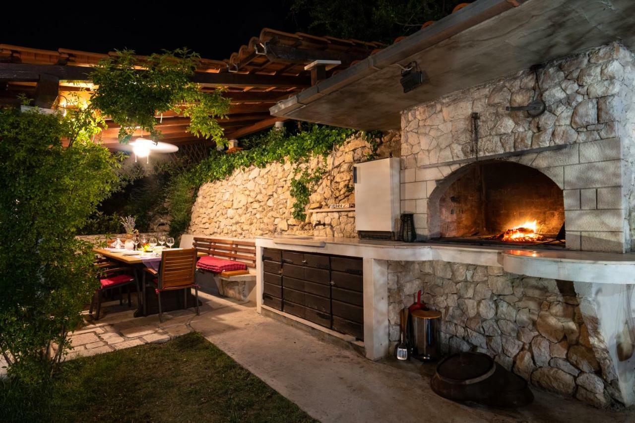 Apartment Orange Klis Bagian luar foto