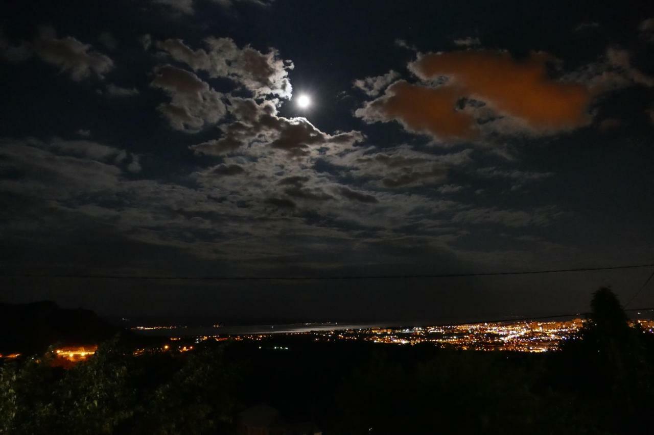 Apartment Orange Klis Bagian luar foto